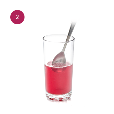 Aggiungere 300ml di acqua e mescolare bene.