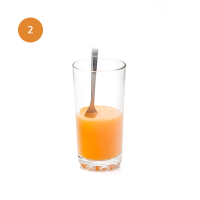 Aggiungere 250 ml di acqua e mescolare bene.
